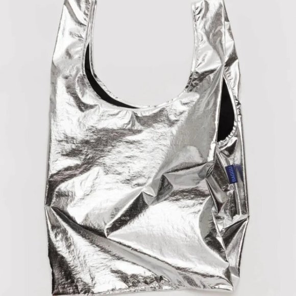 BAGGU Handbags - NWT Standard Baggu - Metallic Silver